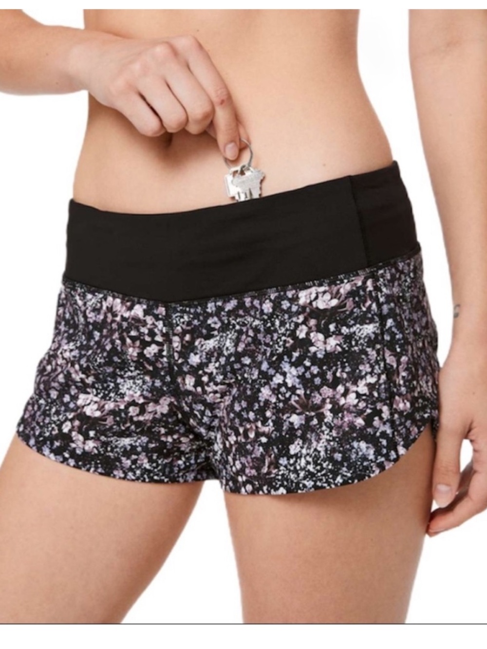Lululemon speed up short*2.5
floral spritz multi Size 8